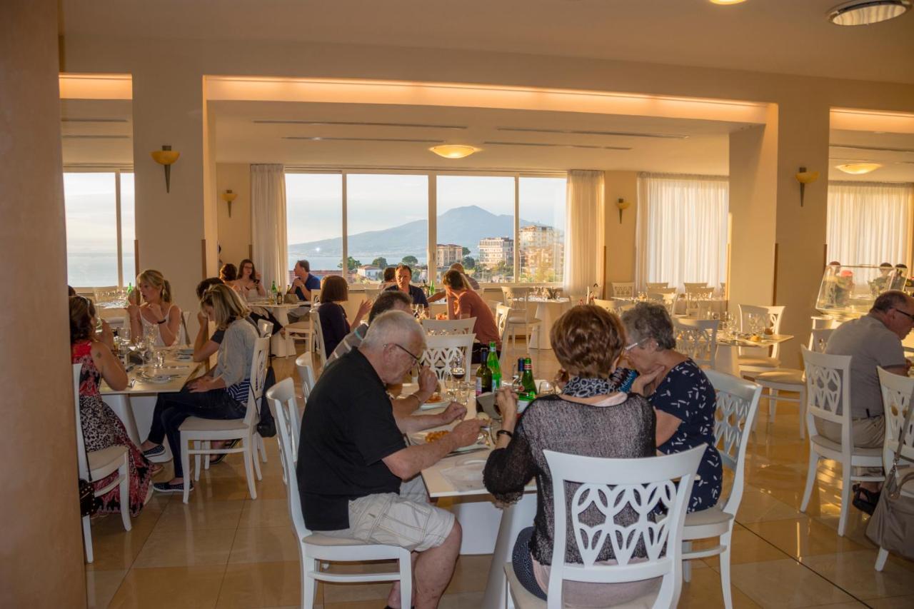 Grand Hotel Moon Valley Vico Equense Exterior foto