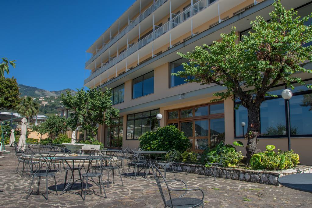 Grand Hotel Moon Valley Vico Equense Exterior foto